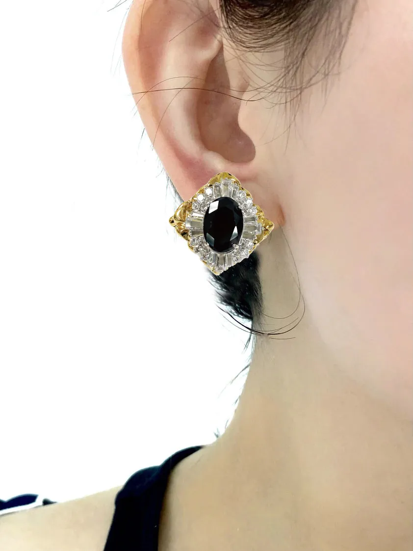 BLACK CRYSTAL STUD EARRING