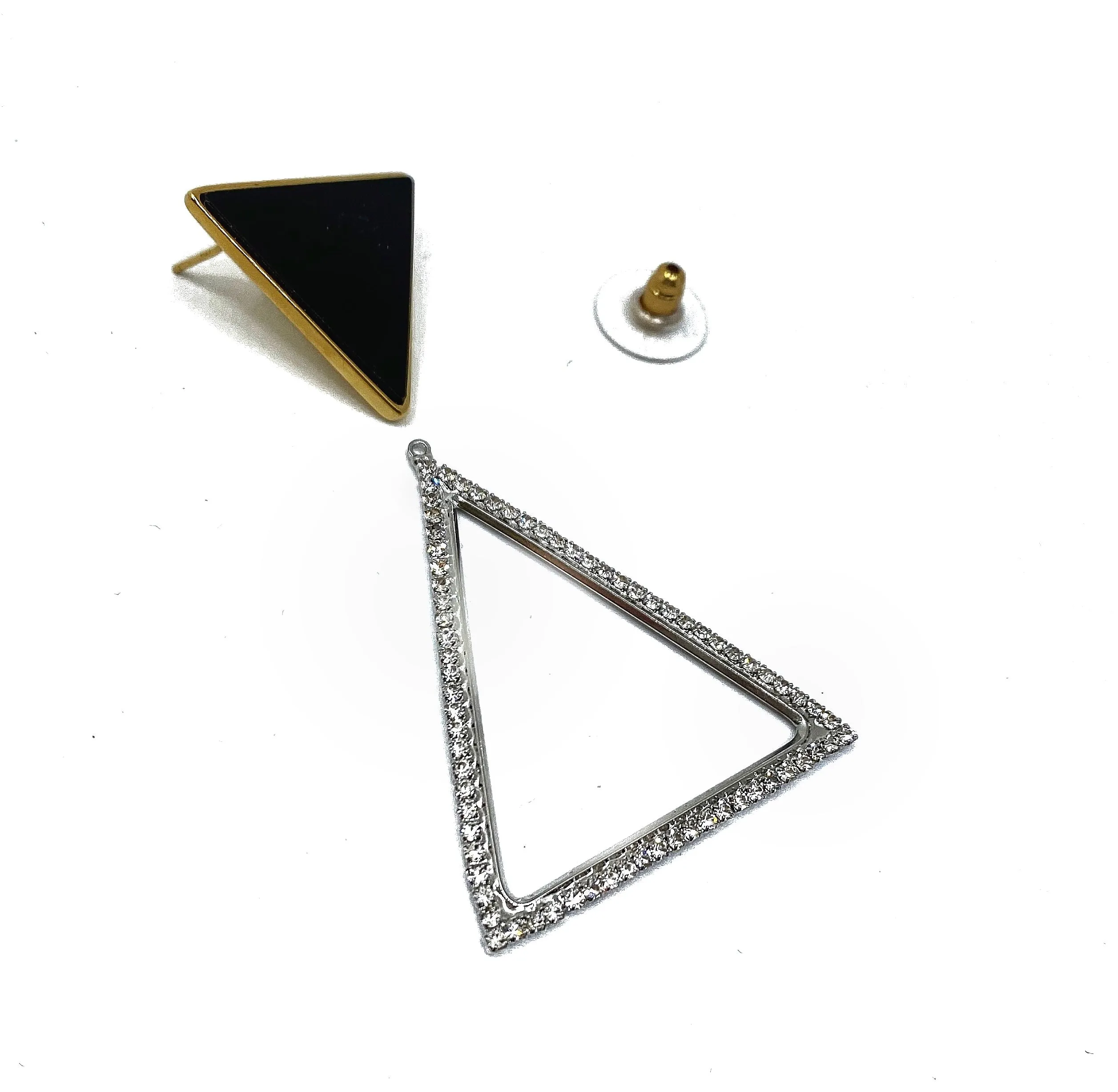 TRIANGLE STUD CLASS CRYSTAL EARRINGS